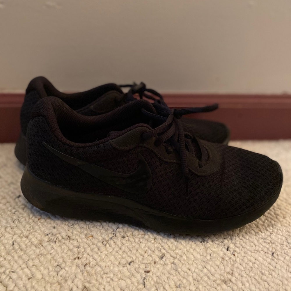 Nike Tanjun tennis shoes size 9, Clorox cleaned